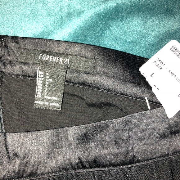 LITTLE BLACK SKIRT - Picture 7 of 8